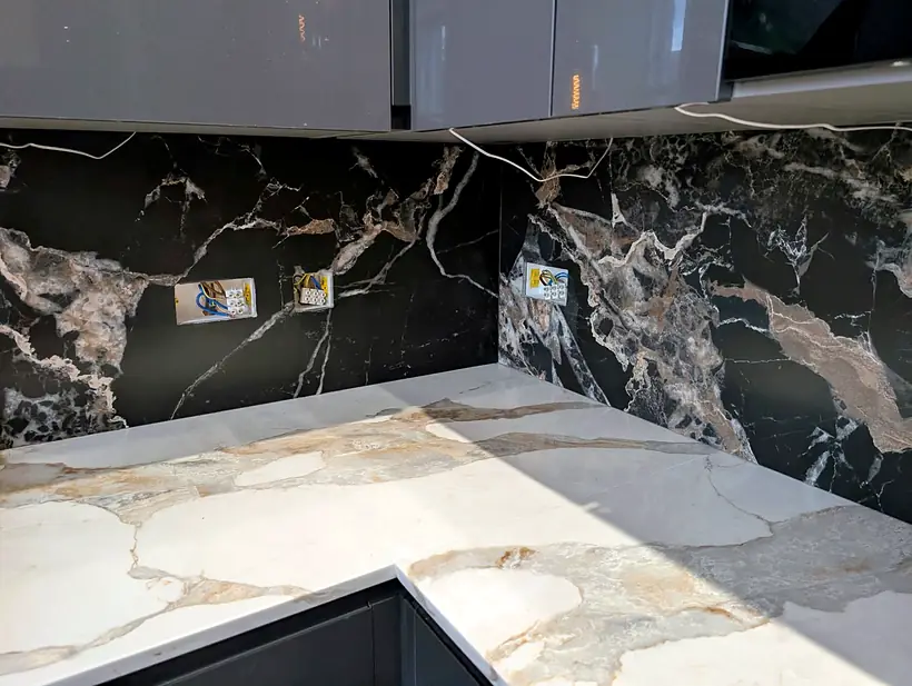 Marble effect worktop and splashback